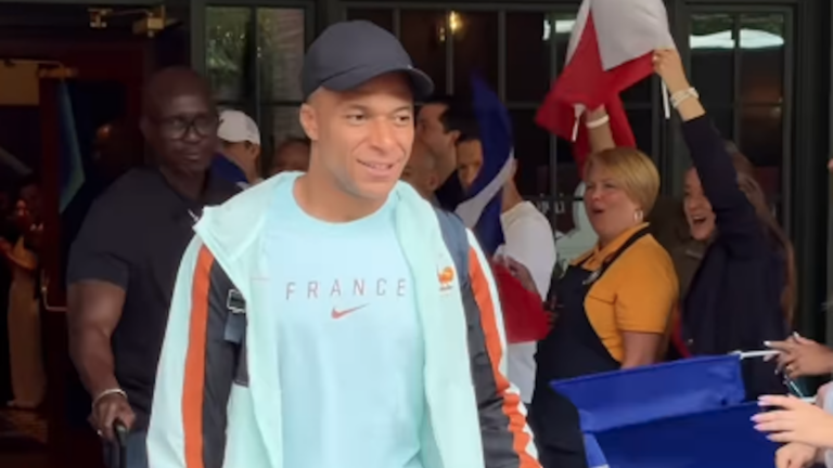 France's World Cup squad bids adieu to Boston