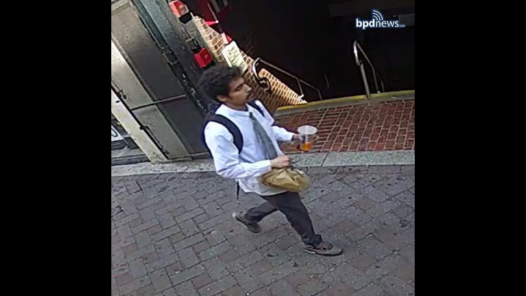 Police look for suspect who allegedly assaulted Downtown Crossing worker Police look for suspect who allegedly assaulted Downtown Crossing worker