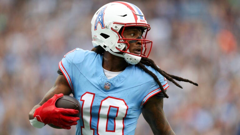 DeAndre Hopkins spending time with Patriots while mulling possible coaching career DeAndre Hopkins spending time with Patriots while mulling possible coaching career