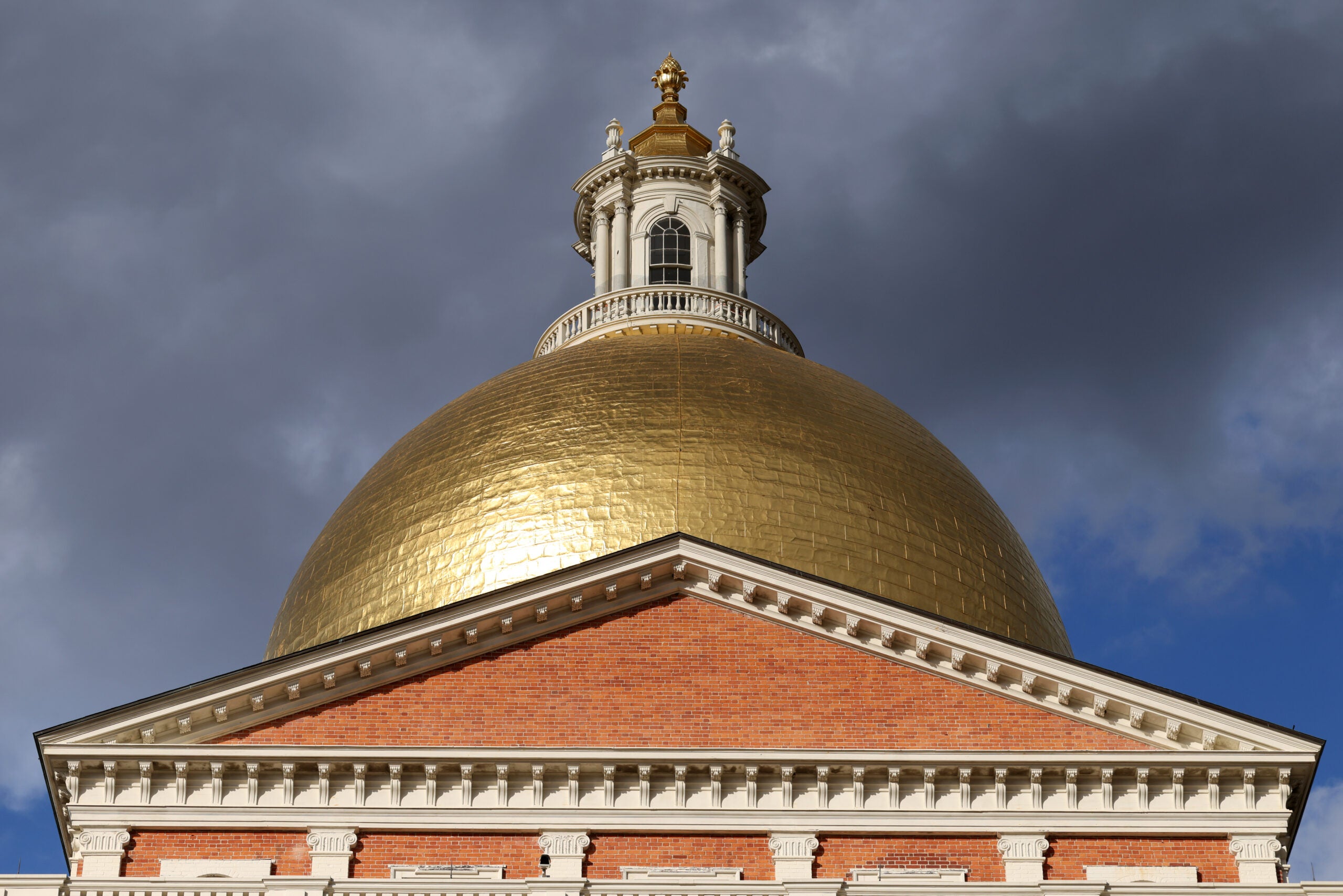 boston.com - New York Times Service - Massachusetts House passes bill that would loosen late-term abortion rules