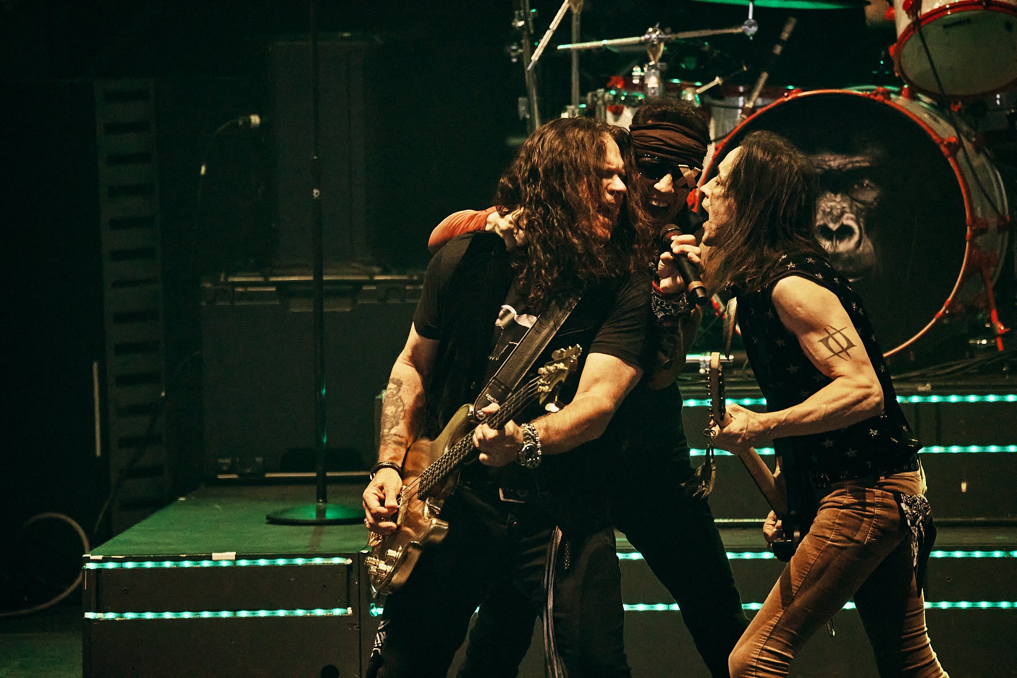 Review & setlists: Extreme, Tesla and Mötley Crüe, Xfinity Center