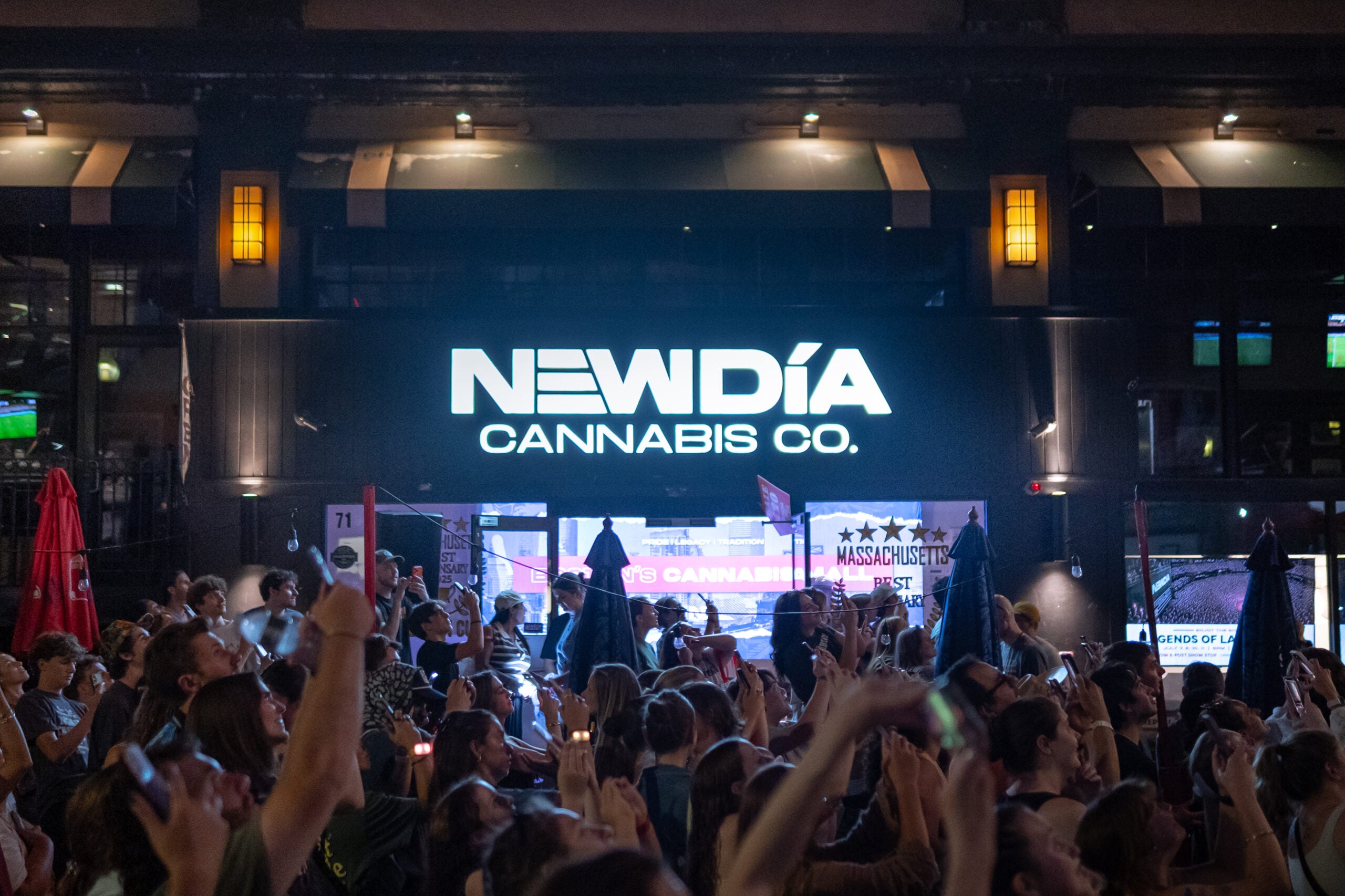 boston.com - Samantha Genzer - Phish brought near-record crowds to this Fenway dispensary - but not a product shortage