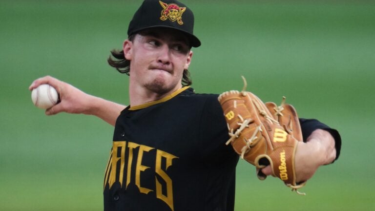 Pirates homers power Pittsburgh over slumping Red Sox, 8-4