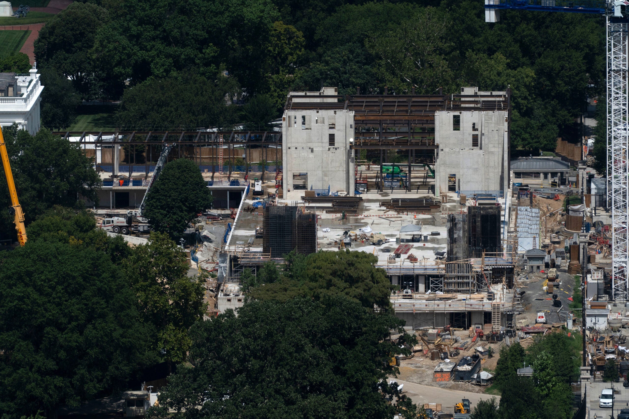 boston.com - Associated Press - Supreme Court lets White House continue construction on Trump's $400 million ballroom