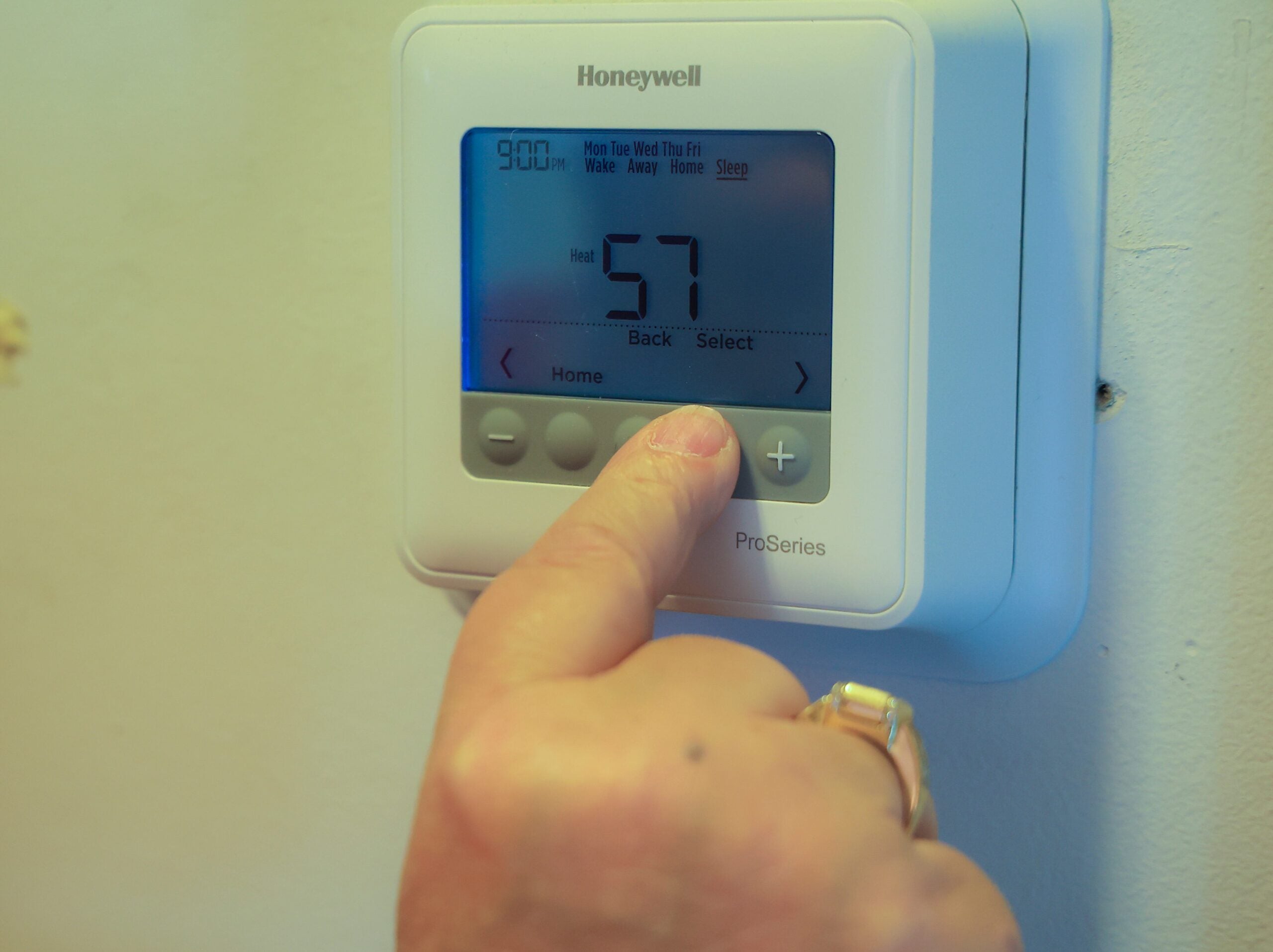 boston.com - Elizabeth Mehler - You thought gas prices were high in Mass.? Wait until you see your heating oil bill