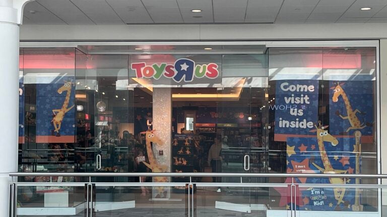 Toys R Us is coming back to standalone stores. Here’s where in Mass.  www.boston.com