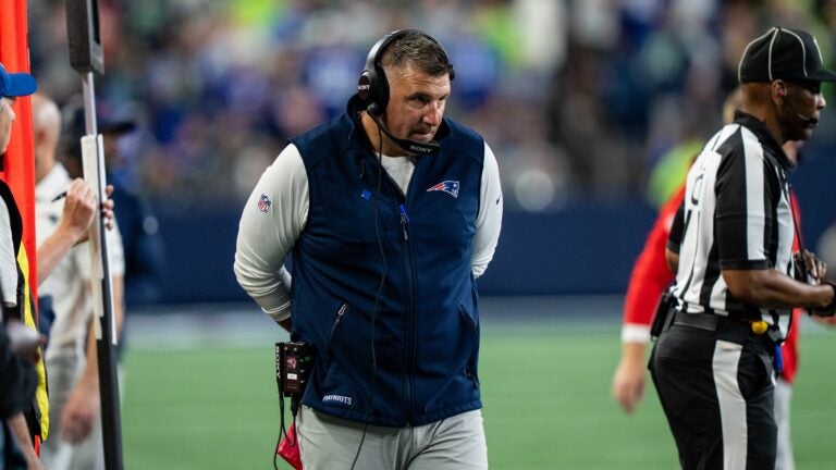 Mike Vrabel on Drake Maye, A.J. Brown, and game plan questions