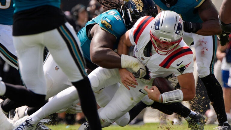 Drake Maye y JJ McCarthy se encuentran en compañía desafortunada a principios de esta temporada de la NFL