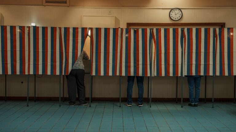 Patagonia offers $100 to customers who help others plan to vote