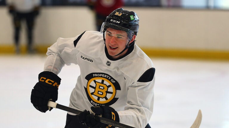 Bruins sign Fraser Minten to 7-year, .4 million extension Bruins sign Fraser Minten to 7-year, .4 million extension