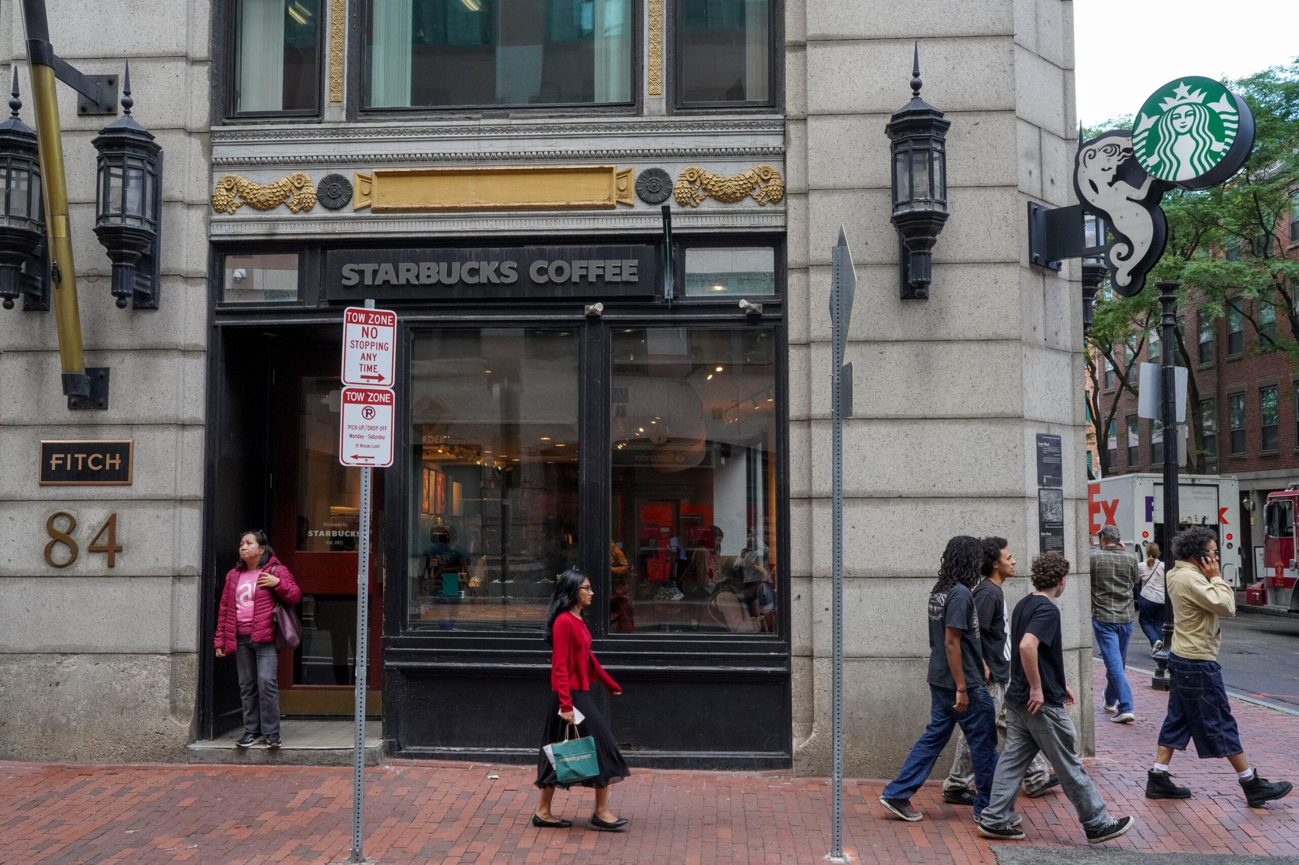 boston.com - The Boston Globe - 'I've had it': Boston's Starbucks exodus leaves crowded cafes and empty storefronts