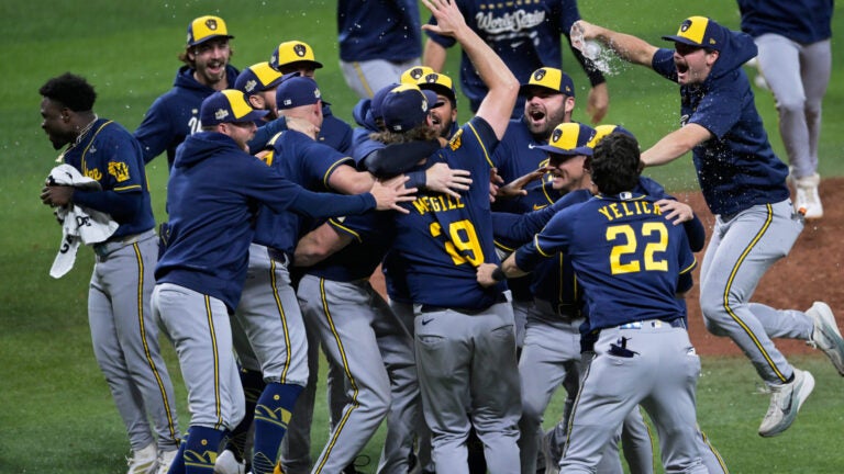 Brewers beat Rays 4-1 in Game 5 to win the first World Series title