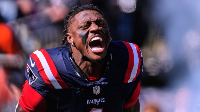 Why Drake Maye isn’t panicking over A.J. Brown’s rough game Why Drake Maye isn’t panicking over A.J. Brown’s rough game
