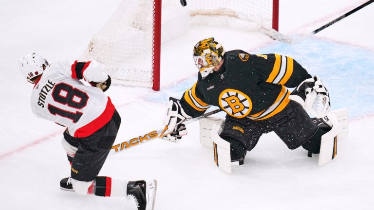 Bruins drop second straight game, fall to Senators 4-1 Bruins drop second straight game, fall to Senators 4-1