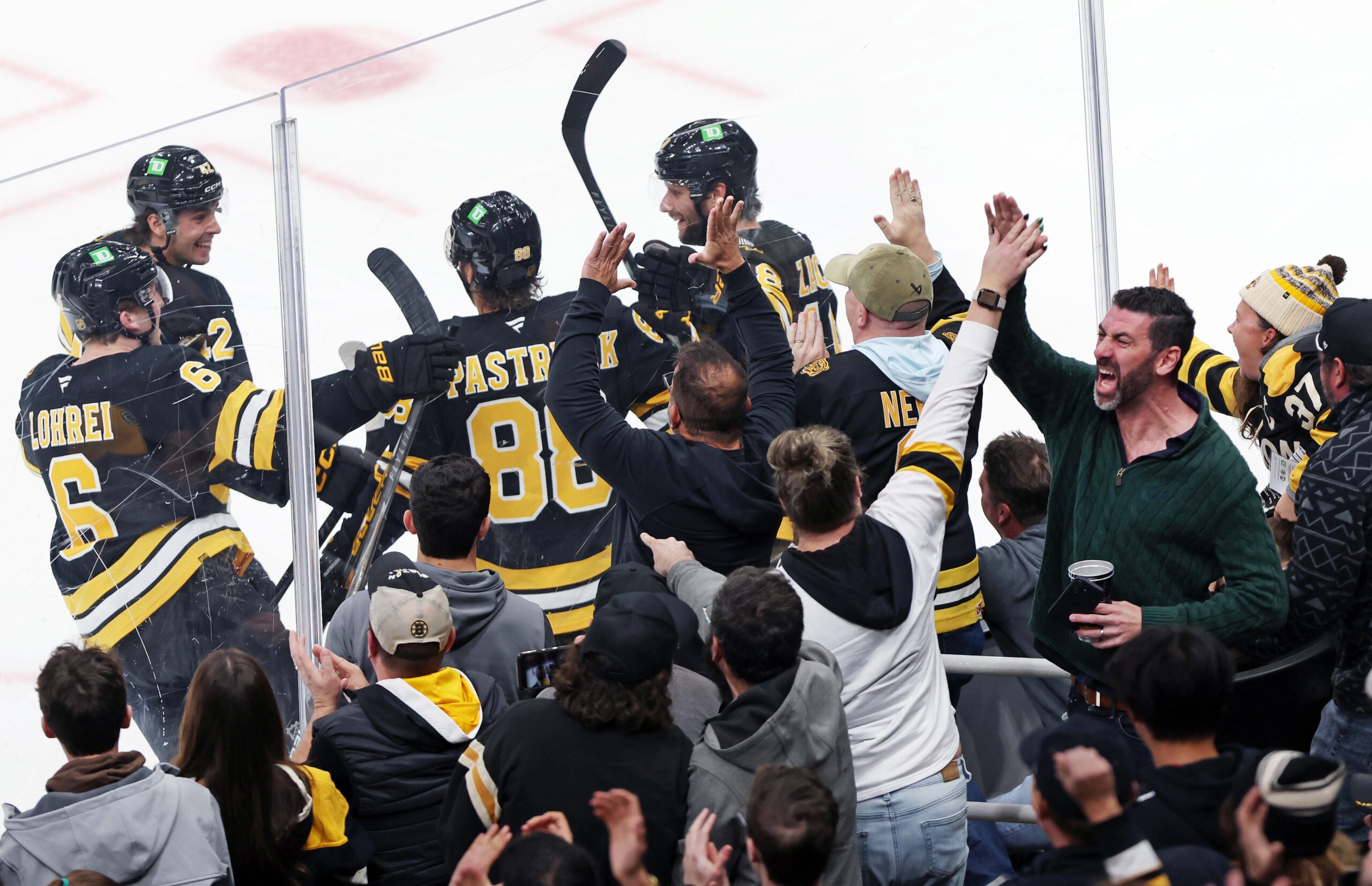 boston.com - Associated Press - Bruins extend points streak to 8 games with 6-4 win over Sharks