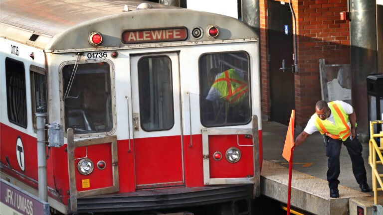 Man dies after coming into contact with third rail on Red Line